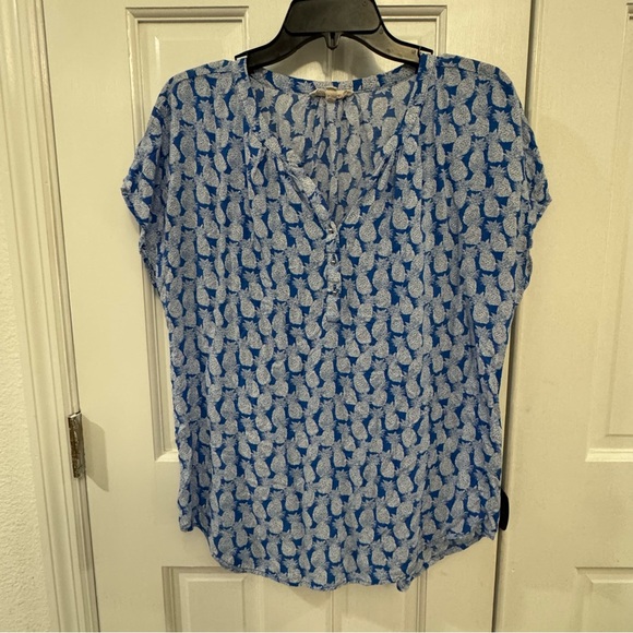 grand & greene Tops - Grand & Greene Blue Pineapple Print Blouse – Size M